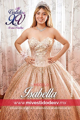 modelo con vestido de 15 años color oro rosa